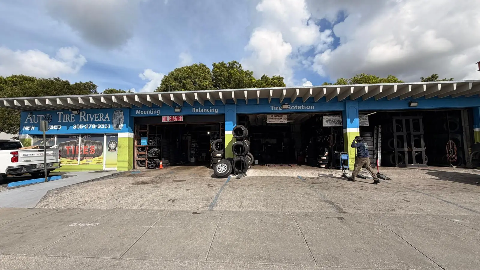 Auto Tire Rivera Cutler Bay store painted in the shop's blue and lime